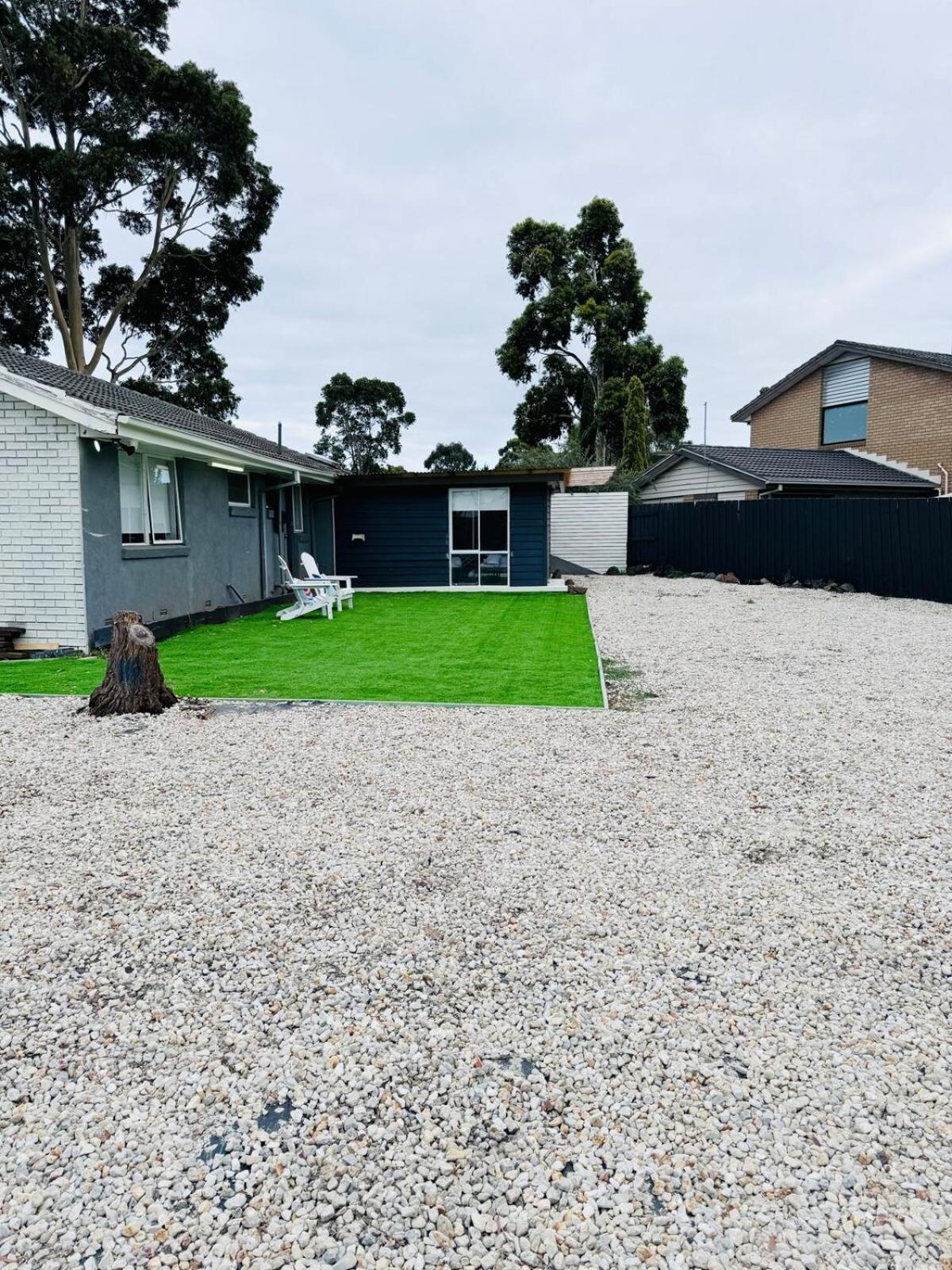 Holiday home Modern Escape With Open Yard *