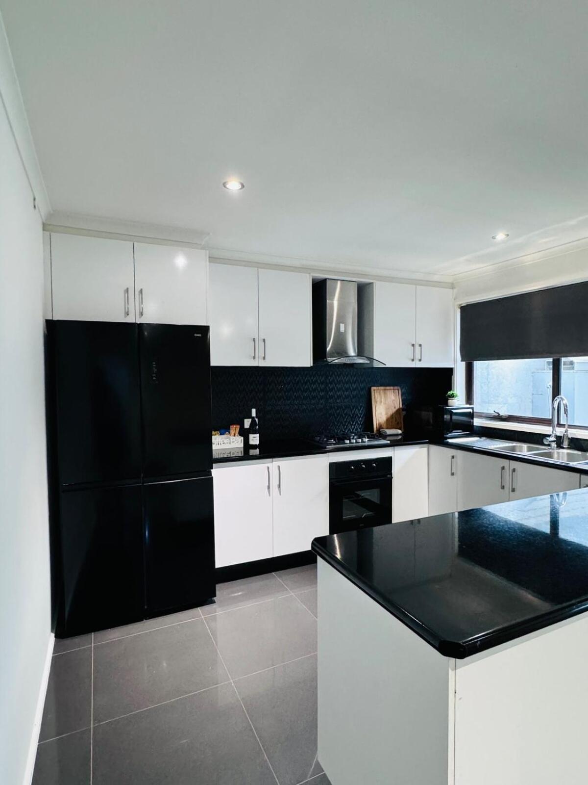 Modern Escape With Open Yard Holiday home *