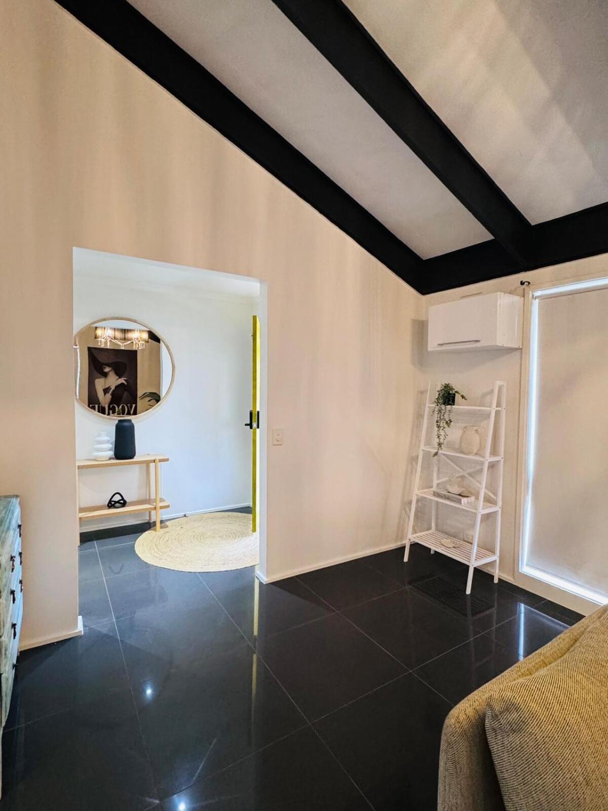 Modern Escape With Open Yard Melton South