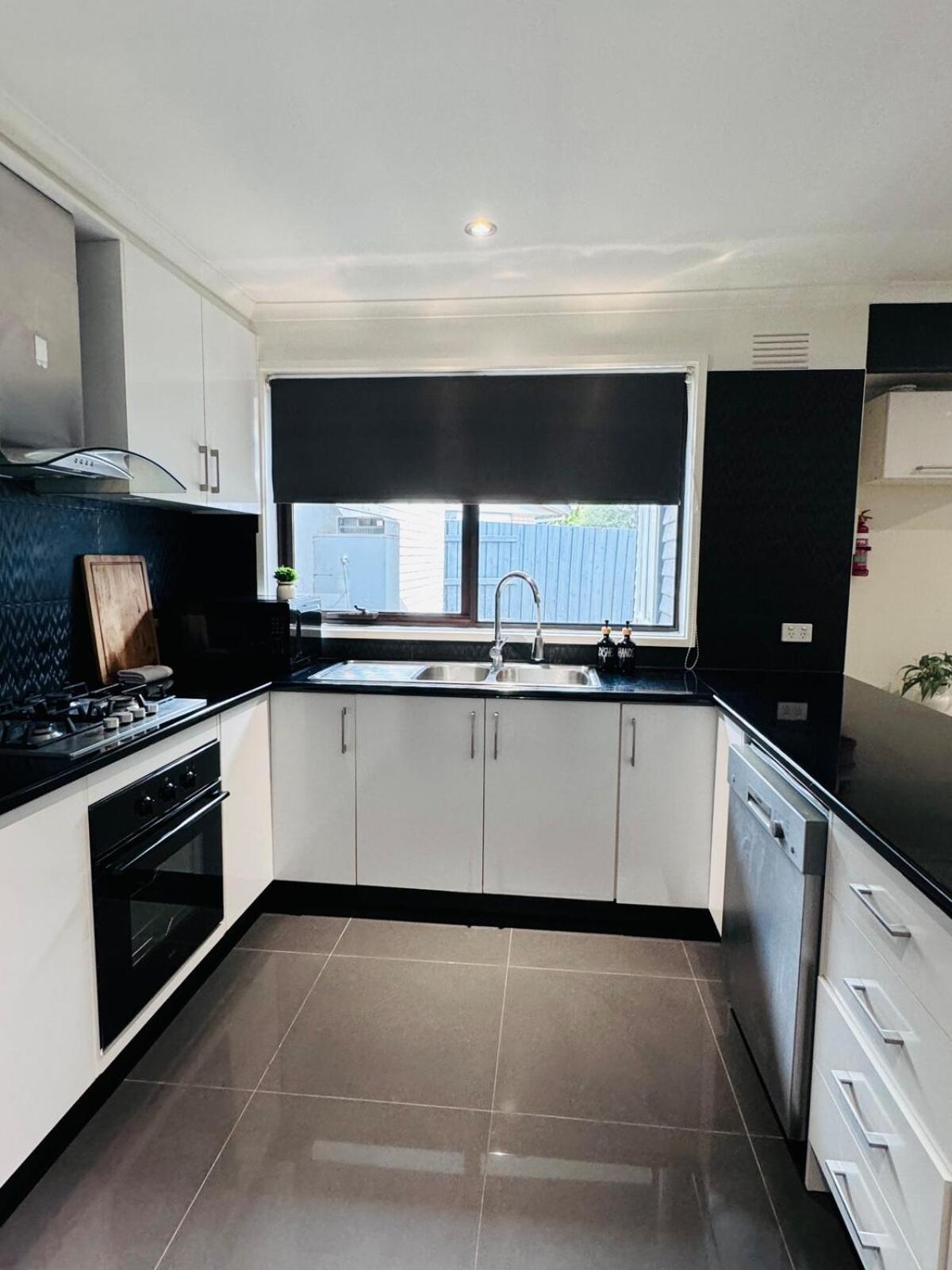 Modern Escape With Open Yard Holiday home *