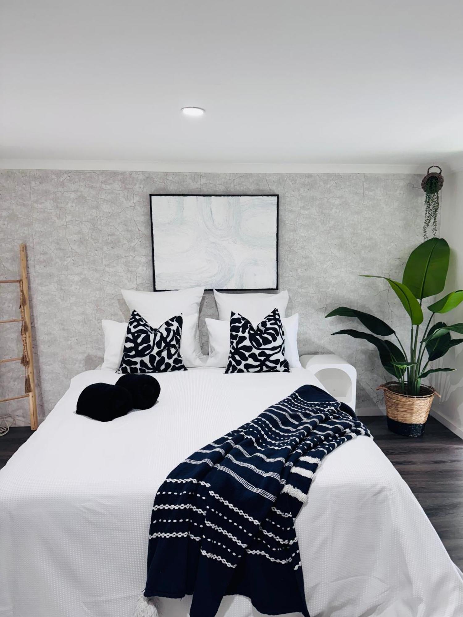 Modern Escape With Open Yard Holiday home Melton South